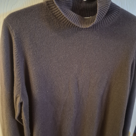 Neiman Marcus Cashmere Sweater in Rich Brown - Picture 5 of 6
